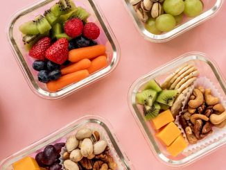 How to Eat Better When Traveling